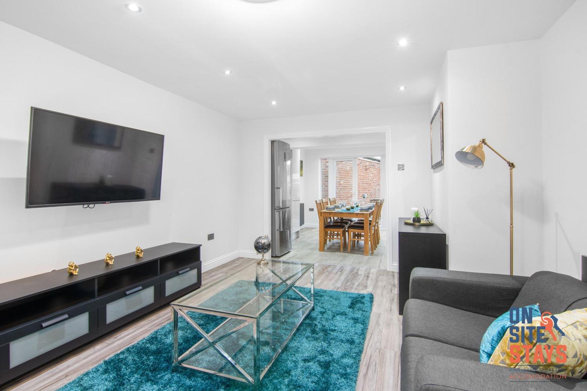 Onsitestays - Spacious 3 Bed House With Garden, Wifi & 4 Plus Parking Грейвсенд Екстериор снимка