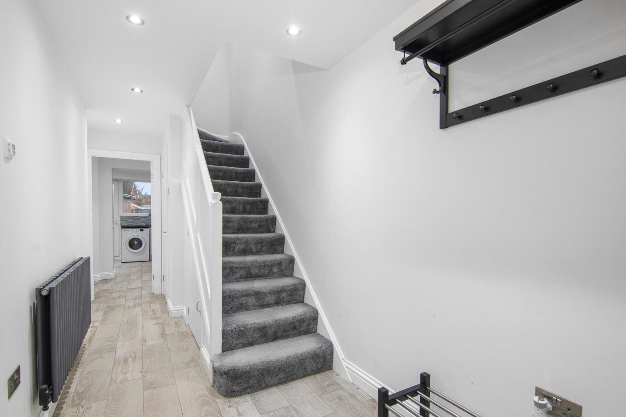 Onsitestays - Spacious 3 Bed House With Garden, Wifi & 4 Plus Parking Грейвсенд Екстериор снимка